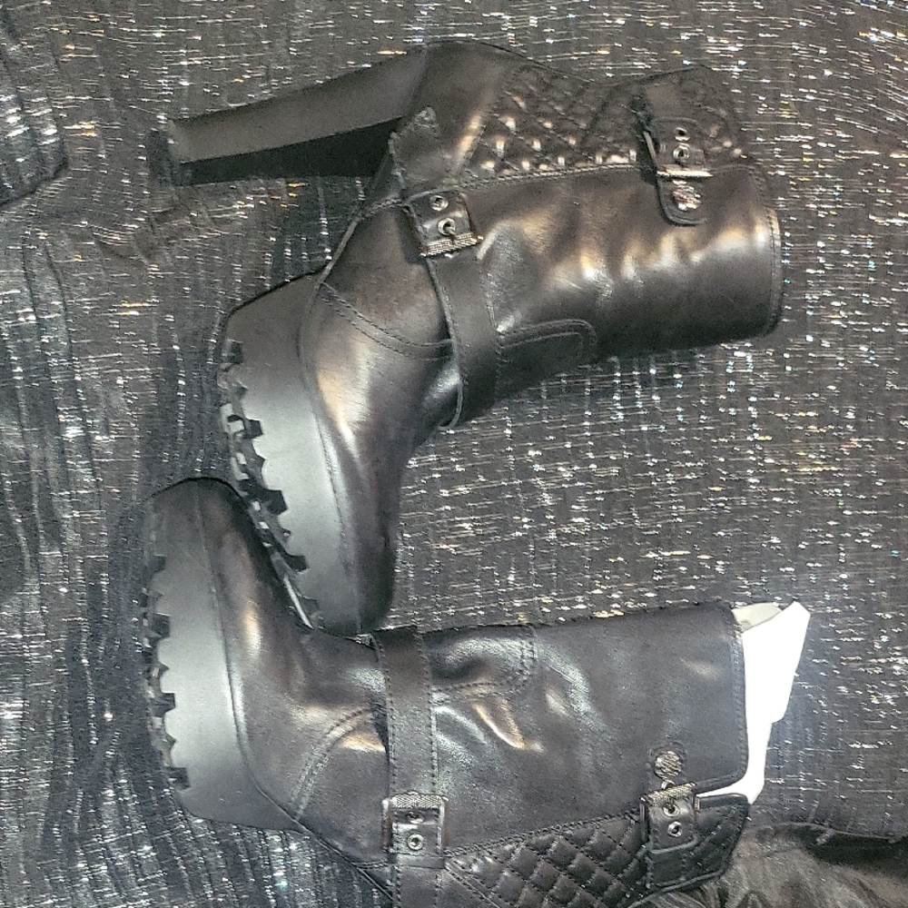 Women's Black Quilted Ankle Boots